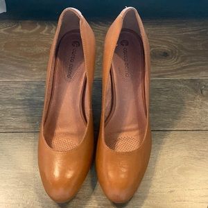 Women’s brown work shoe
